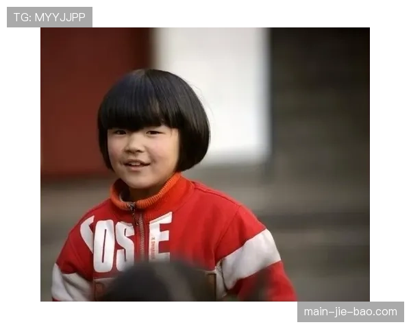 镜头捕捉：麦迪逊进球后展示特制T恤，为患病儿童祈福